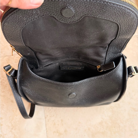 Marc Jacobs Elegant Black Crossbody Bag - Picture 2 of 6